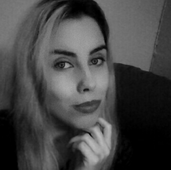 Meet your Posher, Alicia - Picture 2 of 2